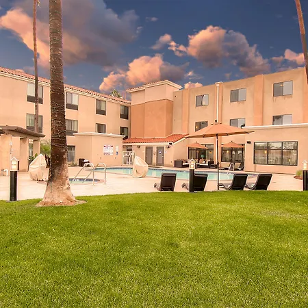 Holiday Inn Express & Suites Carlsbad Beach By Ihg-2