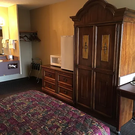Cedars Inn Lewiston-3