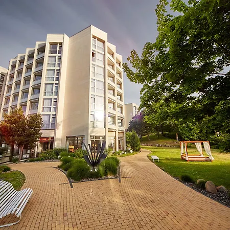 Cliff Hotel Ruegen-3