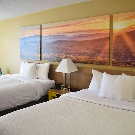 Days Inn By Wyndham Reidsville-2