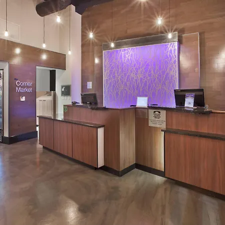 Fairfield Inn & Suites By Marriott Milwaukee Downtown-3