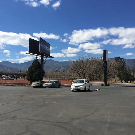 Howard Johnson By Wyndham Colorado Springs-2
