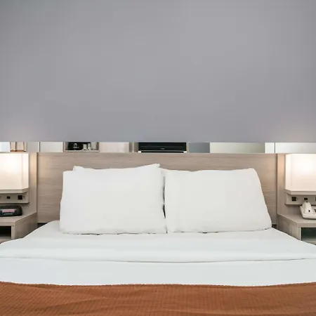 Microtel Inn & Suites By Wyndham Rochester North Mayo Clinic-2