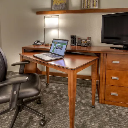 Courtyard By Marriott Burlington-2