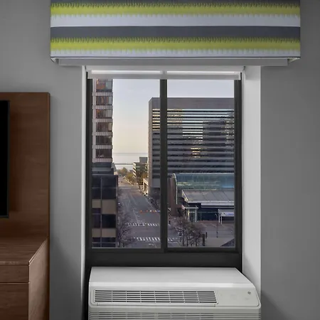 Hampton Inn Cleveland-Downtown-2