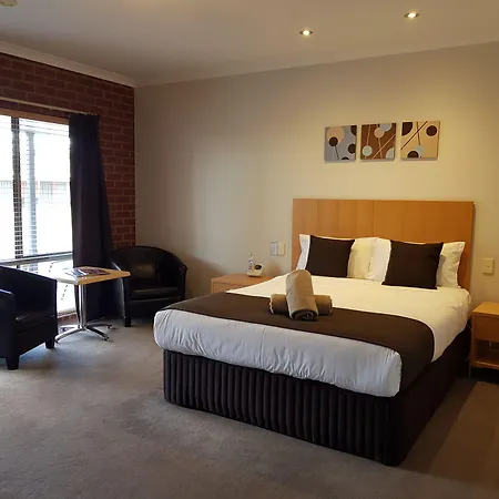 Golden Reef Motor Inn-2
