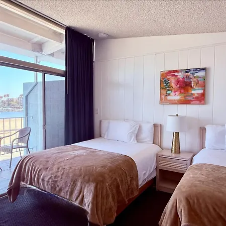 Foghorn Harbor Inn-3