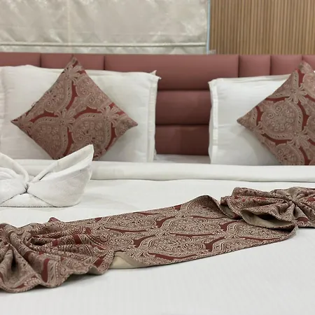 Royal Bliss-2