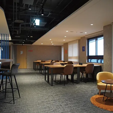 Roaders Plus Hotel - Theme-3