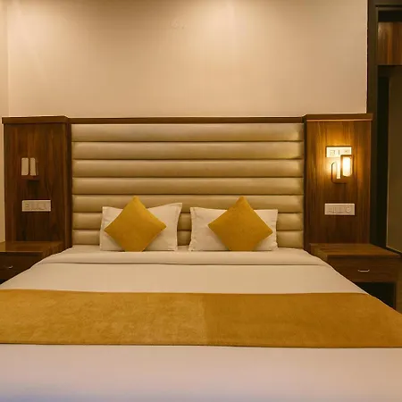 Aroha By Rishikesh-Swimming Pool & Spa-2
