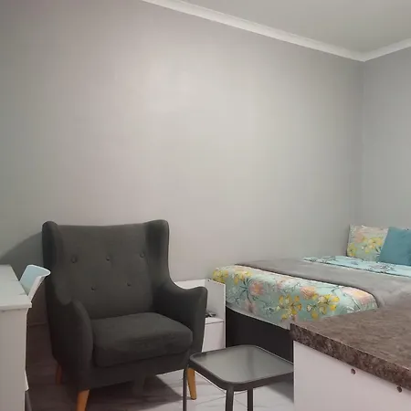 Step-By-Step Self-Catering And B&B-2