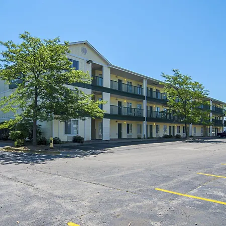 Hometowne Studios By Red Roof Chicago - Waukegan-3