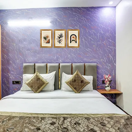 Hotel Twamev Couple Friendly Laxmi Nagar-3