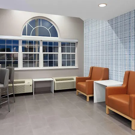 Microtel Inn By Wyndham Janesville-3