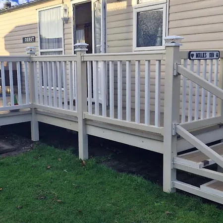 Mollies Den 6 Berth 2 Bedrooms Waterside Leisure Park Ingoldmells-2