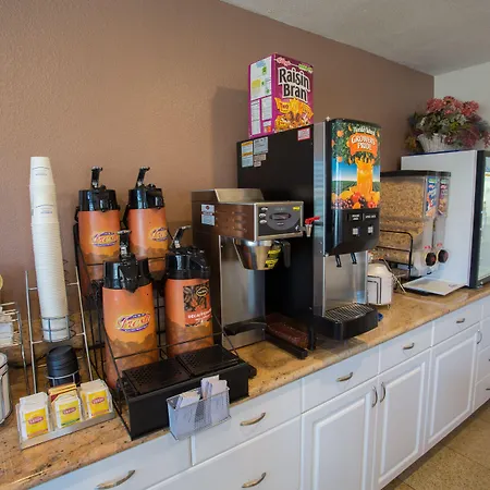 Days Inn By Wyndham Oceanside-3
