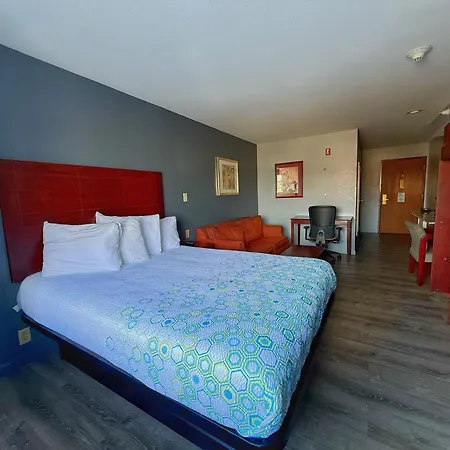 Blisspoint Inn & Suites, Northwood-3