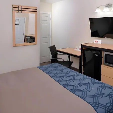 Econo Lodge Rochester I-90 & I-390-3