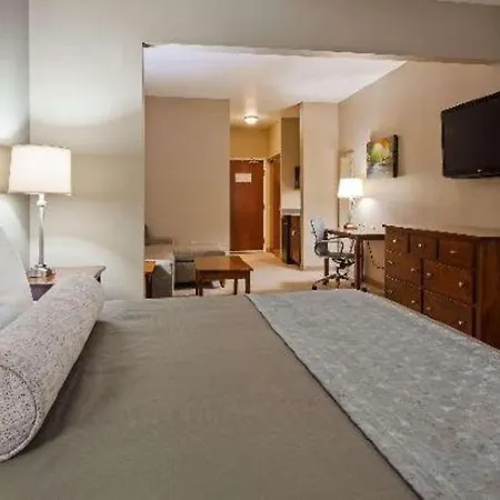 Green Mill Village Hotel & Suites, BW Signature Collection-2