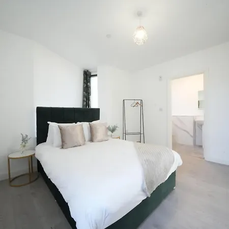 Ealing Broadway Great Stay 7-Minute Walk From The Underground-2