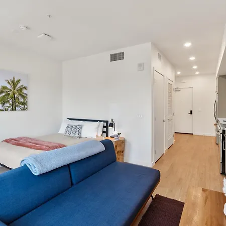 Bright Studio On Sunset Blvd Pool, Parking, Gym-2