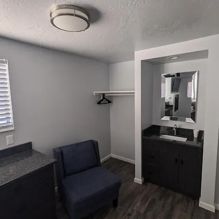 Majestic Rockies Motel-3
