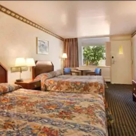 Ramada By Wyndham Baltimore West-2
