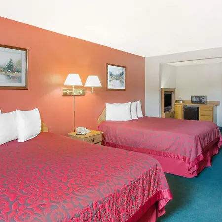 Days Inn By Wyndham Custer-3
