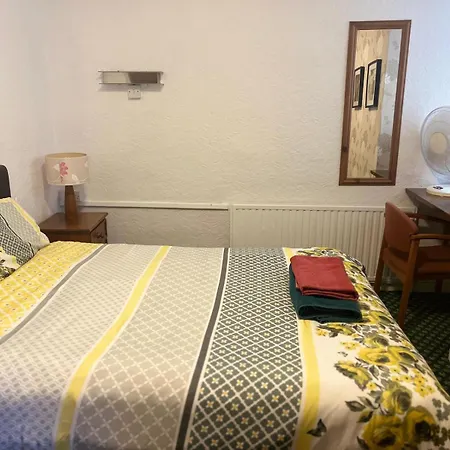Hylands Hotel Family Room With Free Parking-2