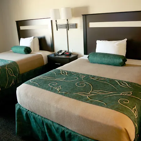 Travelodge By Wyndham Jefferson City-2