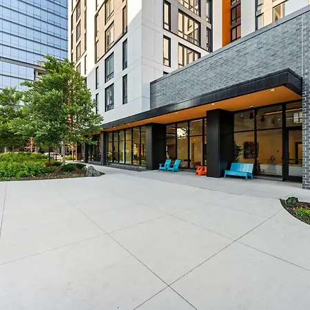 Chic 4-Bedroom With Skyline Views & Amenities-3