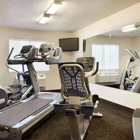 Travelodge By Wyndham Jefferson City-3