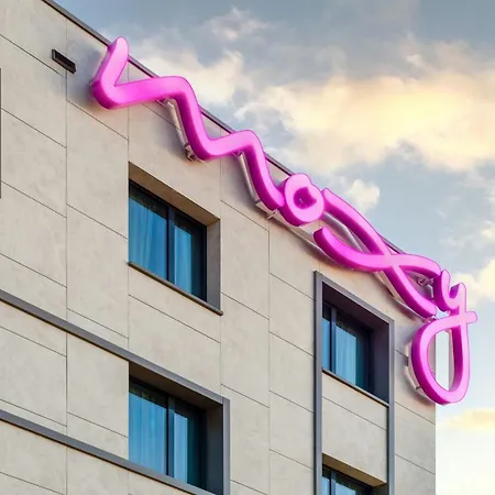 Moxy Verona-2