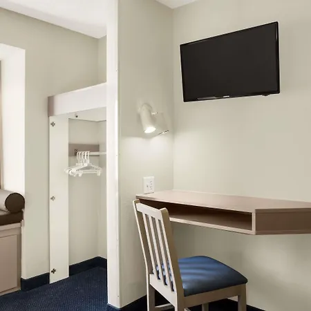 Microtel Inn By Wyndham Louisville East-2