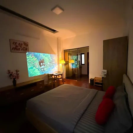 Cozy A Little Hanoi Studio - Steps To Nguyen Hue Walking Street-2