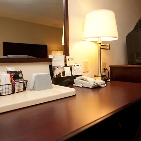 Super 8 By Wyndham Woodburn-3