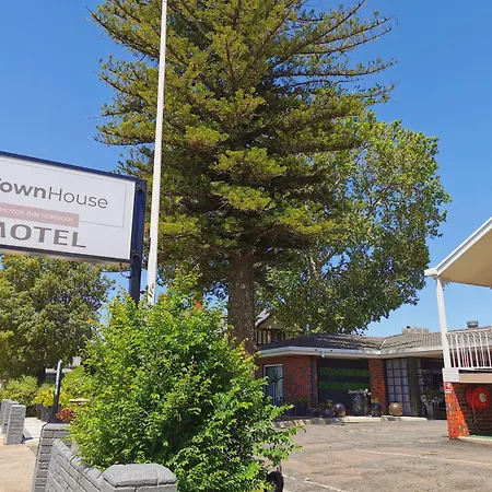 Town House Motor Inn-3
