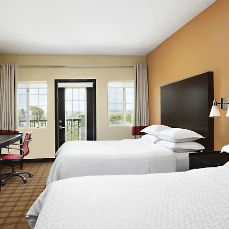 Four Points By Sheraton Hotel & Suites Calgary West-3
