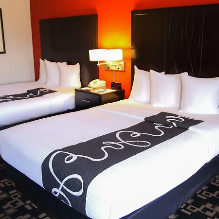 Ramada By Wyndham Oceanside-2