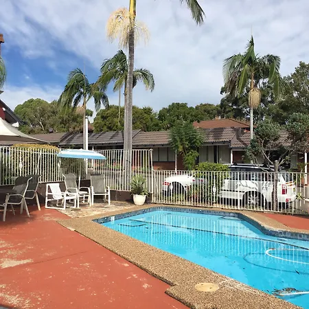 Town And Country Motel-2