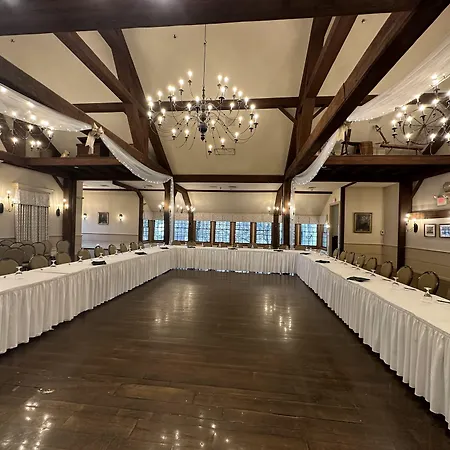 Publick House Historic Inn And Country Motor Lodge-2