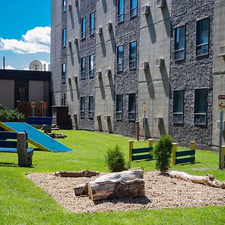 Travelodge By Wyndham Edmonton West-2