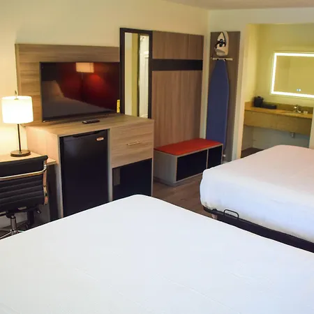 Ramada By Wyndham Cleveland Airport West-3