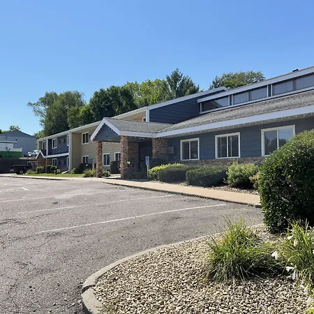 Nichols Inn & Suites-3
