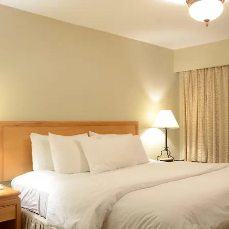 Rosellen Suites At Stanley Park-2