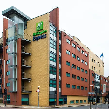 Holiday Inn Express Glasgow City Riverside By Ihg-3