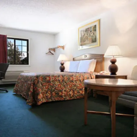 Travelodge By Wyndham Waukegan Gurnee-2