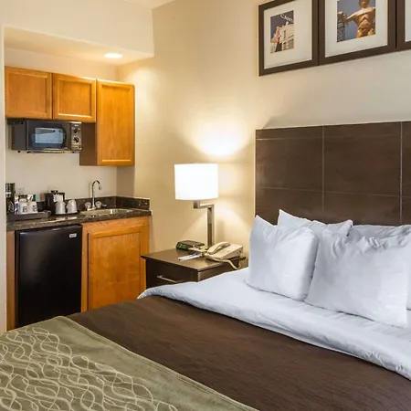 Quality Inn Tulsa-Downtown West-2