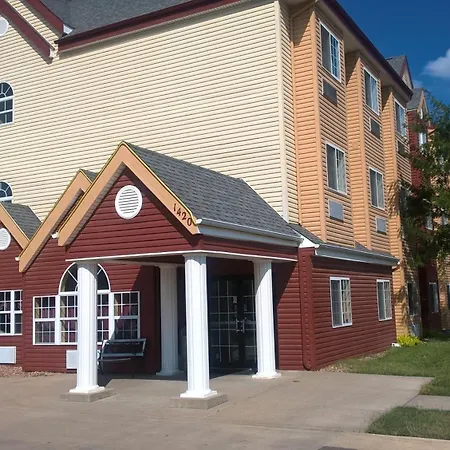 Days Inn & Suites By Wyndham Hutchinson-3