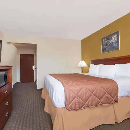 Days Inn By Wyndham Norton-3